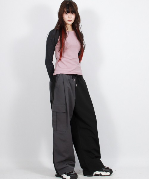 DEMARC(ドゥマーク)の「アシンメトリートーン・オン・トーン カーゴワイドトラックパンツ - チャコール&ブラック(その他パンツ・レディース・その他・MEDIUM/LARGE)」の8枚目の写真