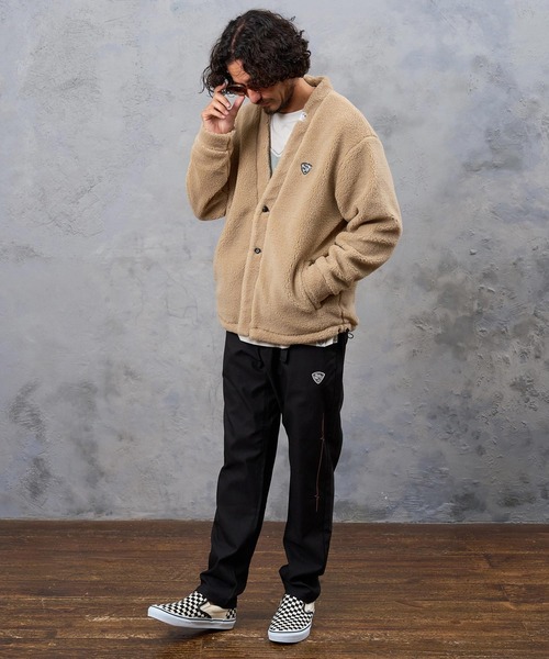 No Rain No Rainbow(ノーレインノーレインボー)の「mcg3883- drop shoulder boa cardigan (pick mini patch ) ボアカーディガン(NR26W-07)(カーディガン/ボレロ・メンズ・ブラック/ベージュ/グレー・S/M/L/XL)」の19枚目の写真