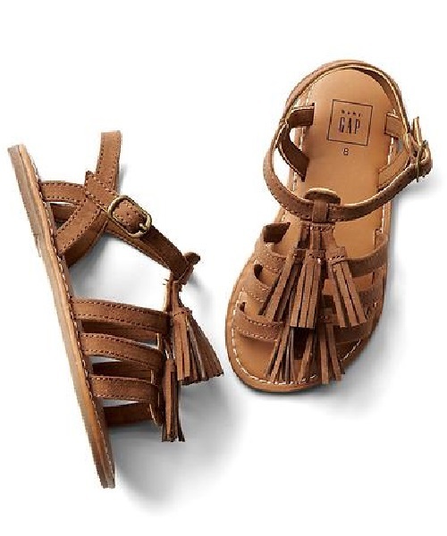 GAP(ギャップ)の「Gap タッセル グラディエーターサンダル(サンダル・キッズ・ブラウン・13.5/12.5/14/15 /16.5/16)」の1枚目の写真