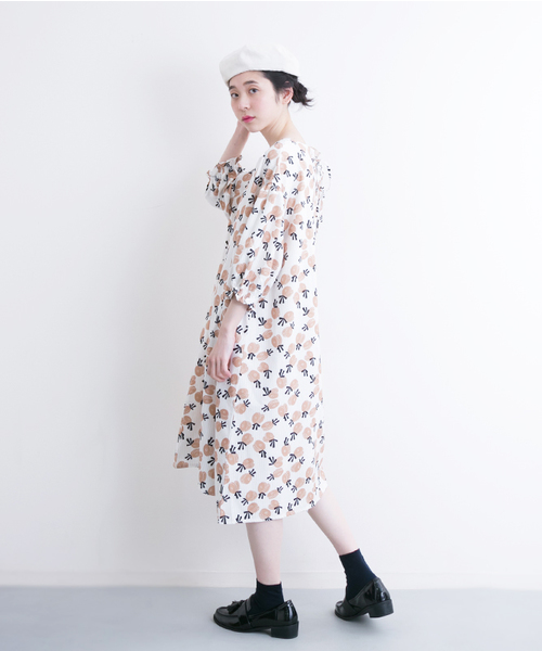 MERLOT（メルロー）の「カスタネット柄スモックワンピース9047（ワンピース・レディース・ベージュ/グリーン/ブルー・FREE）」の9枚目の写真