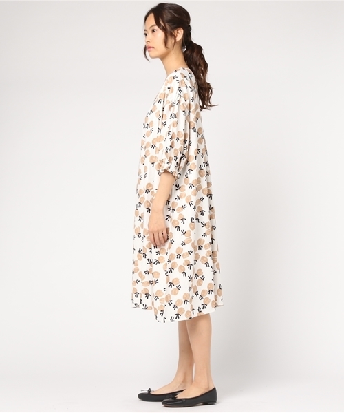 MERLOT（メルロー）の「カスタネット柄スモックワンピース9047（ワンピース・レディース・ベージュ/グリーン/ブルー・FREE）」の8枚目の写真