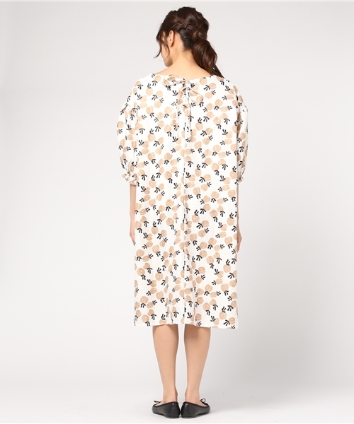 MERLOT（メルロー）の「カスタネット柄スモックワンピース9047（ワンピース・レディース・ベージュ/グリーン/ブルー・FREE）」の11枚目の写真