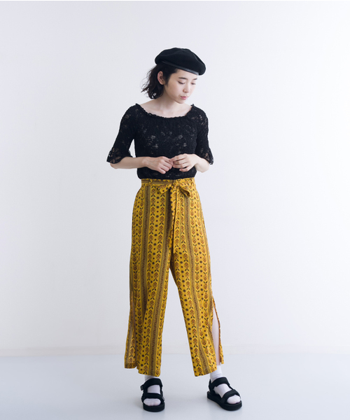 MERLOT（メルロー）の「エスニックボタニカルラインサイドスリットワイドパンツ1154（その他パンツ・レディース・ブラック/イエロー/ネイビー・FREE）」の11枚目の写真