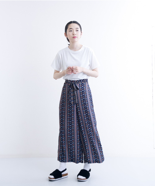 MERLOT（メルロー）の「エスニックボタニカルラインサイドスリットワイドパンツ1154（その他パンツ・レディース・ブラック/イエロー/ネイビー・FREE）」の12枚目の写真