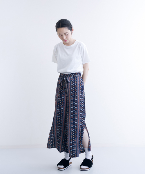 MERLOT（メルロー）の「エスニックボタニカルラインサイドスリットワイドパンツ1154（その他パンツ・レディース・ブラック/イエロー/ネイビー・FREE）」の13枚目の写真