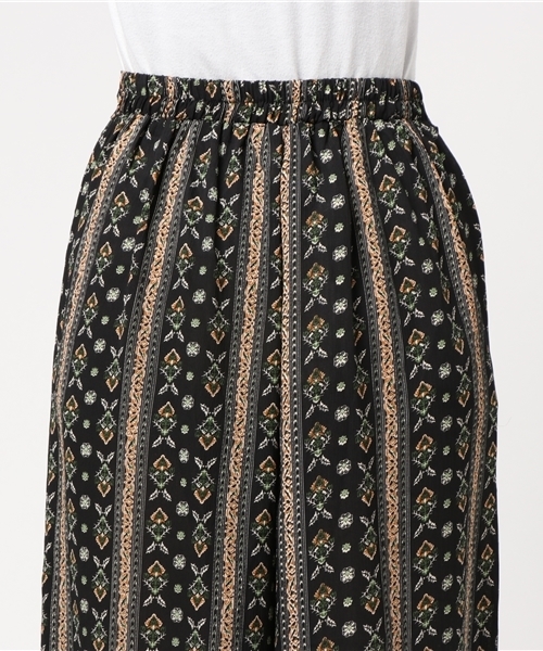 MERLOT（メルロー）の「エスニックボタニカルラインサイドスリットワイドパンツ1154（その他パンツ・レディース・ブラック/イエロー/ネイビー・FREE）」の5枚目の写真