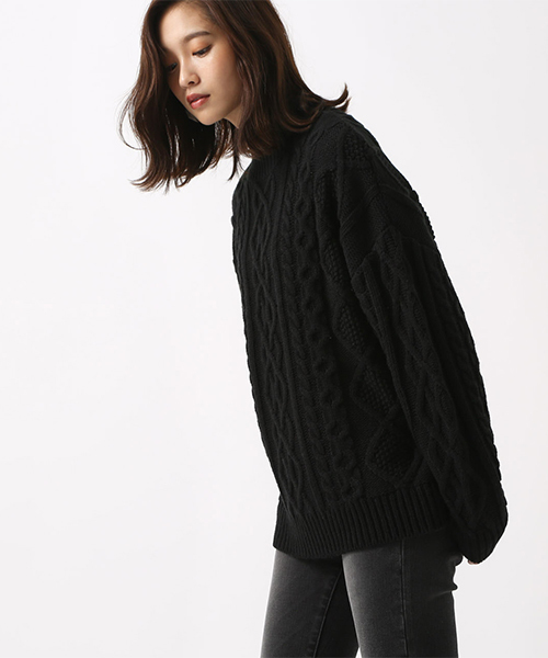 AZUL by moussy（アズールバイマウジー）の「ビッグケーブルニット（ニット/セーター・レディース・ブラック/ベージュ/レッド/オフホワイト・SMALL/MEDIUM）」の9枚目の写真