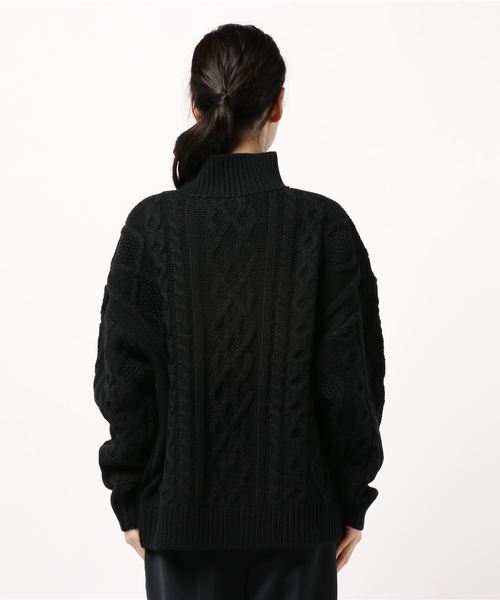 AZUL by moussy（アズールバイマウジー）の「ビッグケーブルニット（ニット/セーター・レディース・ブラック/ベージュ/レッド/オフホワイト・SMALL/MEDIUM）」の13枚目の写真