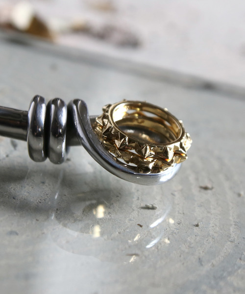 YArKA（ヤーカ）の「【YArKA/ヤーカ】[two pcs one series] star stads ring<nikoichi2>/[ニコイチシリーズ]星スタッズリング（リング・レディース・ゴールド/シルバー/ブラック・#9/#11/#13/#15/#17）」の3枚目の写真