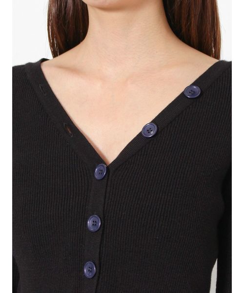 dazzlin（ダズリン）の「Vネックマルチボタンカーデ（カーディガン/ボレロ・レディース・ブラック/オフホワイト/レッド・FREE）」の5枚目の写真