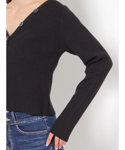 dazzlin（ダズリン）の「Vネックマルチボタンカーデ（カーディガン/ボレロ・レディース・ブラック/オフホワイト/レッド・FREE）」の17枚目の写真