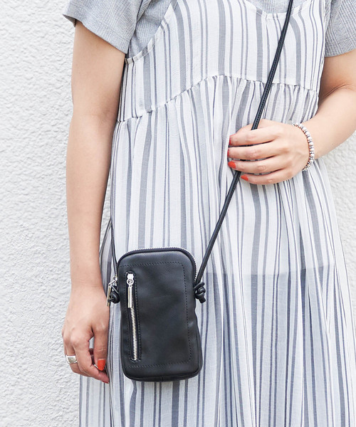 DISCOAT(ディスコート)の「スマホショルダー/お財布ショルダー/スマホポシェット(ショルダーバッグ・レディース・ブラック/ベージュ・FREE)」の3枚目の写真