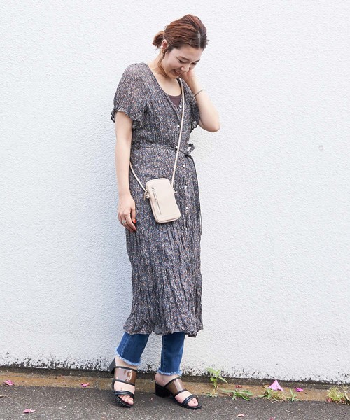 DISCOAT(ディスコート)の「スマホショルダー/お財布ショルダー/スマホポシェット(ショルダーバッグ・レディース・ブラック/ベージュ・FREE)」の7枚目の写真