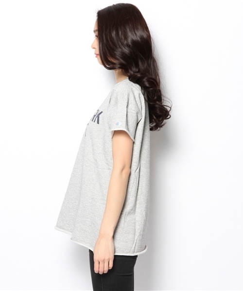 NANO universe（ナノユニバース）の「Champion/S/S CREWNECK SWEATSHIRT（Tシャツ/カットソー・レディース・オートミール/ネイビー/グレー・MEDIUM）」の11枚目の写真