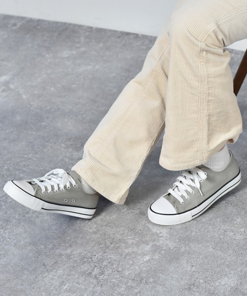 RETRO GIRL(レトロガール)の「スニーカー(スニーカー・レディース・オフホワイト/ダークブラウン/ブラック/ダークグレー/レッド/イエロー/ライトブラウン/アイボリー/チョコ/スモークピンク/ライトブルー/ライトピンク/グリーン/オレンジ・MEDIUM/LARGE/SMALL)」の5枚目の写真