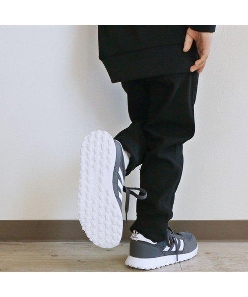 L.COPECK（エルコペック）の「[110-140]すーぱーのびのびパンツ（デニムパンツ・キッズ・ブラック/ベージュ/ネイビー/レッド/ピンク/グリーン/マスタード・110cm/120cm/130cm/140cm）」の2枚目の写真