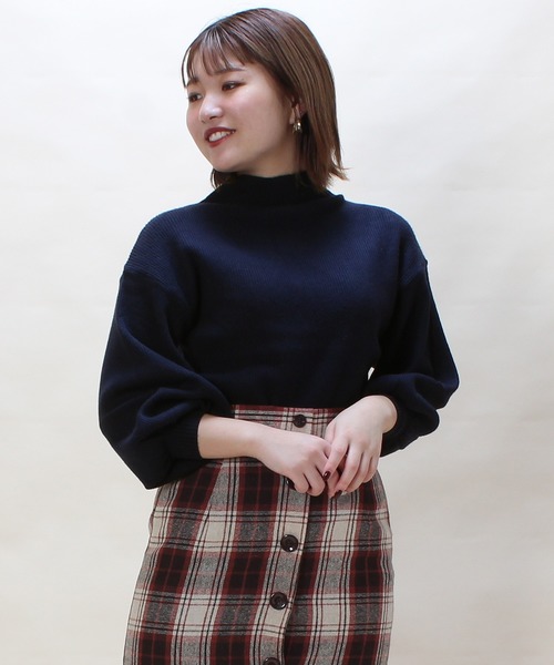 TRUDEA（トルディア）の「ボトルネック　リブニットプルオーバー（ニット/セーター・レディース・ホワイト/ライトグレー/ブラック/ブラウン/オレンジ/キャメル/ピンク/ベージュ/ネイビー/モカ・MEDIUM/LARGE）」の7枚目の写真