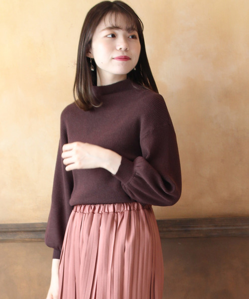 TRUDEA（トルディア）の「ボトルネック　リブニットプルオーバー（ニット/セーター・レディース・ホワイト/ライトグレー/ブラック/ブラウン/オレンジ/キャメル/ピンク/ベージュ/ネイビー/モカ・MEDIUM/LARGE）」の5枚目の写真