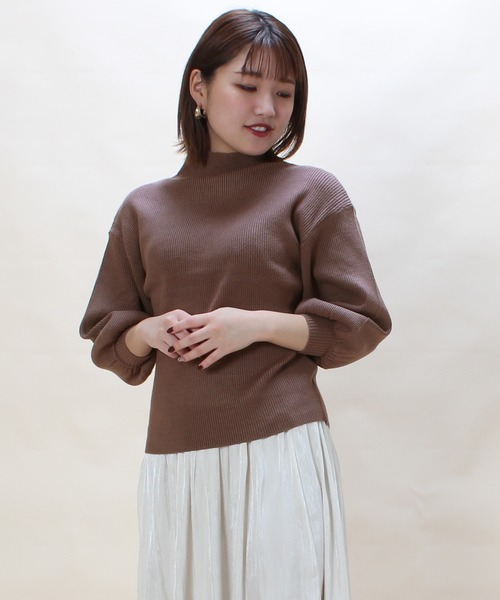 TRUDEA（トルディア）の「ボトルネック　リブニットプルオーバー（ニット/セーター・レディース・ホワイト/ライトグレー/ブラック/ブラウン/オレンジ/キャメル/ピンク/ベージュ/ネイビー/モカ・MEDIUM/LARGE）」の6枚目の写真