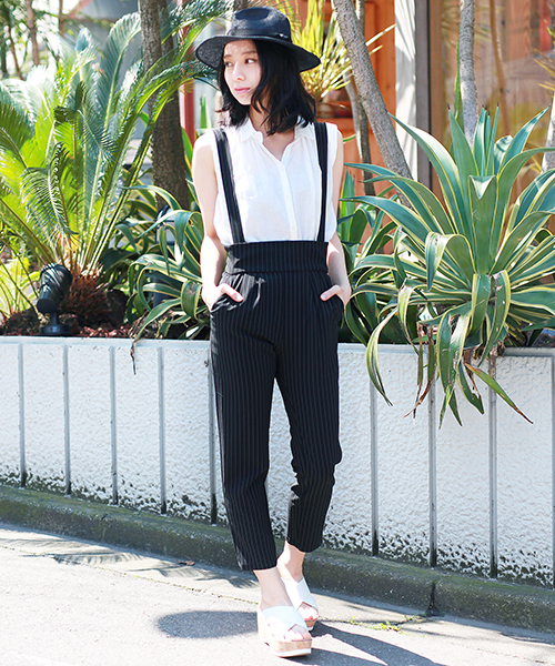 Ray BEAMS(レイビームス)の「 Ray BEAMS / ピンストライプ サス付きパンツ(その他パンツ・レディース・ブラック・0/1)」の1枚目の写真