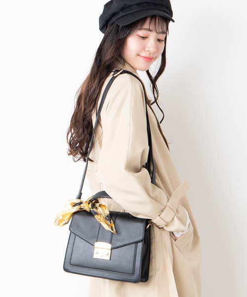 WEGO(ウィゴー)の「WEGO/【2点セット】スカーフ付きショルダーバッグ(ショルダーバッグ・レディース・ブラック/ブラウン・FREE)」の2枚目の写真