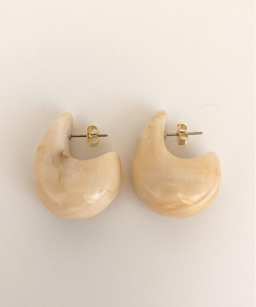 mou（モウ）の「ぷっくりカラーピアス（ピアス（両耳用）・レディース・カーキ/アイボリー・FREE）」の2枚目の写真