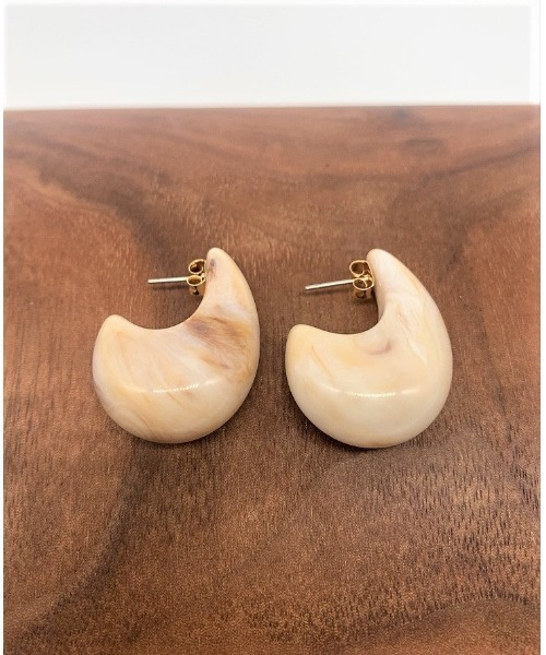 mou（モウ）の「ぷっくりカラーピアス（ピアス（両耳用）・レディース・カーキ/アイボリー・FREE）」の6枚目の写真