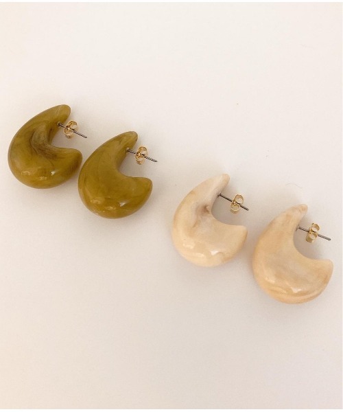 mou（モウ）の「ぷっくりカラーピアス（ピアス（両耳用）・レディース・カーキ/アイボリー・FREE）」の9枚目の写真