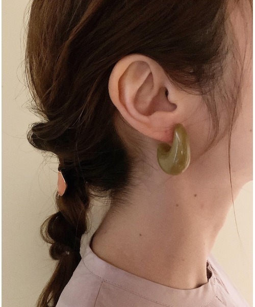 mou（モウ）の「ぷっくりカラーピアス（ピアス（両耳用）・レディース・カーキ/アイボリー・FREE）」の11枚目の写真