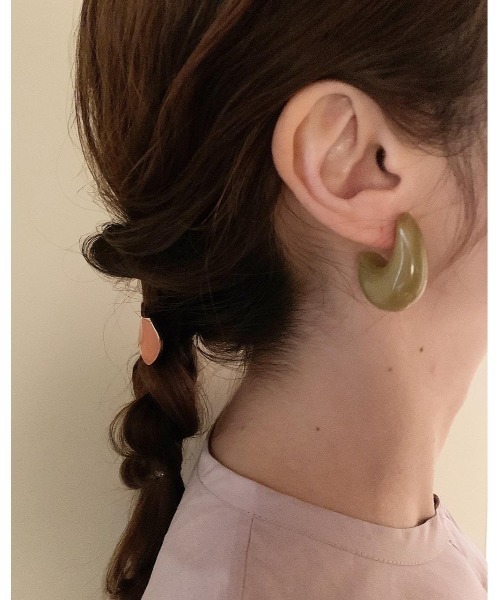 mou（モウ）の「ぷっくりカラーピアス（ピアス（両耳用）・レディース・カーキ/アイボリー・FREE）」の13枚目の写真