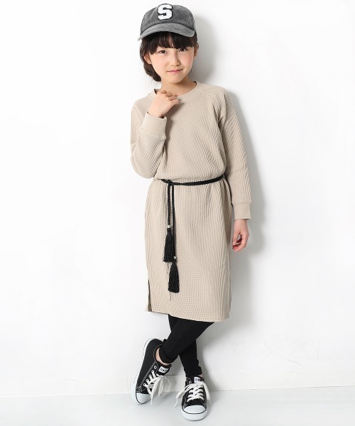 devirock(デビロック)の「ワッフルロング丈ワンピース(ワンピース・キッズ・ピンク系その他/モカ/パープル系その他/キャメル/ベージュ/ブラウン系その他・100cm/130cm/80cm/90cm/140cm/120cm/110cm/150cm/160cm)」の4枚目の写真