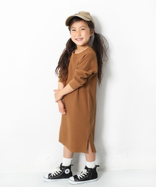 devirock(デビロック)の「ワッフルロング丈ワンピース(ワンピース・キッズ・ピンク系その他/モカ/パープル系その他/キャメル/ベージュ/ブラウン系その他・100cm/130cm/80cm/90cm/140cm/120cm/110cm/150cm/160cm)」の2枚目の写真