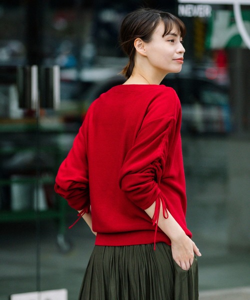 Munich（ミューニック）の「レーヨンウールギャザーニット　シャーリングスリーブプルオーバー（ニット/セーター・レディース・ブラック/レッド/ブラック系その他/キャメル/グレイッシュベージュ・FREE）」の10枚目の写真