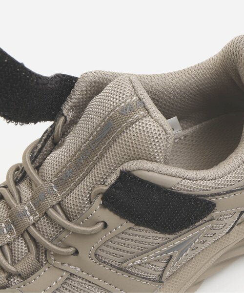 瞬足(シュンソク)の「/瞬足(シュンソク) 別注ボリュームスニーカー(スニーカー・キッズ・ブラック/ベージュ・23/24/22/15 /17/16/19/21/20/18)」の9枚目の写真