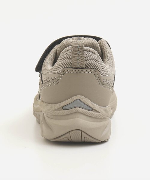 瞬足(シュンソク)の「/瞬足(シュンソク) 別注ボリュームスニーカー(スニーカー・キッズ・ブラック/ベージュ・23/24/22/15 /17/16/19/21/20/18)」の3枚目の写真