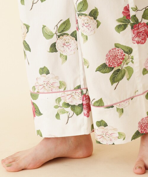 LAURA ASHLEY（ローラアシュレイ）の「カミール柄パジャマ