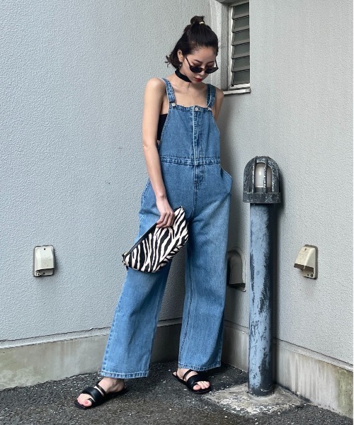 AZUL ENCANTO（アズールエンカント）の「デニムサロペット（サロペット/オーバーオール・レディース・ライトブルー/ホワイト・FREE）」の2枚目の写真