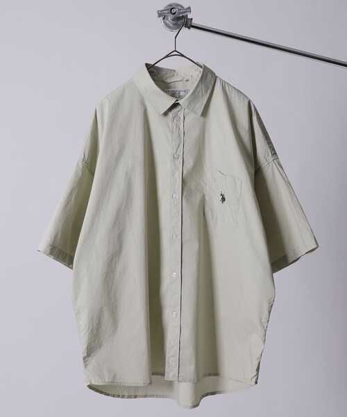 FREAK'S STORE（フリークスストア）の「WEB限定 U.S. POLO ASSN.×FREAK'S STORE/ユーエスポロアッスン 別注 ワンポイント刺繍ロゴ SS レギュラーカラーシャツ（シャツ/ブラウス・メンズ・ベージュ/グレイッシュブルー/ブラック/ブルー系その他/ストライプ/ホワイト・MEDIUM/SMALL/LARGE）」の8枚目の写真