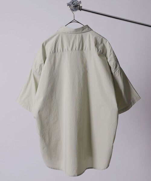 FREAK'S STORE（フリークスストア）の「WEB限定 U.S. POLO ASSN.×FREAK'S STORE/ユーエスポロアッスン 別注 ワンポイント刺繍ロゴ SS レギュラーカラーシャツ（シャツ/ブラウス・メンズ・ベージュ/グレイッシュブルー/ブラック/ブルー系その他/ストライプ/ホワイト・MEDIUM/SMALL/LARGE）」の12枚目の写真