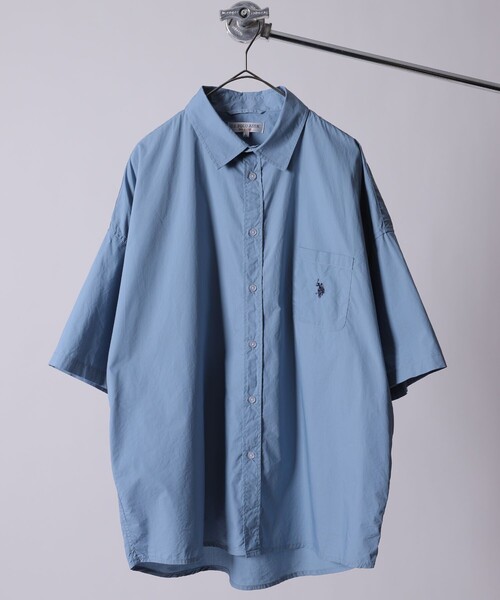 FREAK'S STORE（フリークスストア）の「WEB限定 U.S. POLO ASSN.×FREAK'S STORE/ユーエスポロアッスン 別注 ワンポイント刺繍ロゴ SS レギュラーカラーシャツ（シャツ/ブラウス・メンズ・ベージュ/グレイッシュブルー/ブラック/ブルー系その他/ストライプ/ホワイト・MEDIUM/SMALL/LARGE）」の7枚目の写真