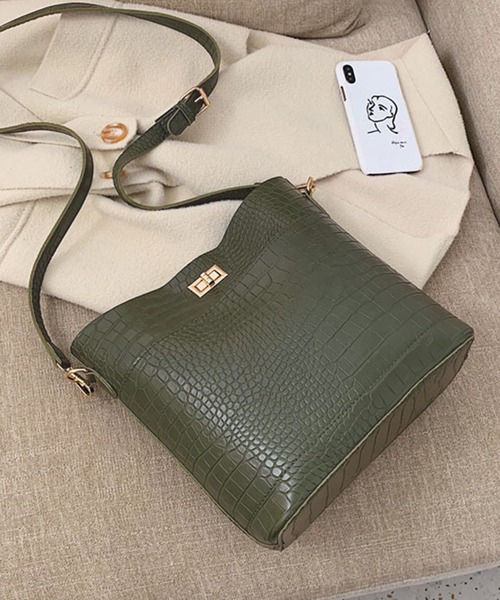 JUNOAH（ジュノア）の「ポーチ付き型押しショルダーバッグ（ショルダーバッグ・レディース・ブラック/ダークブラウン/ブラウン/グリーン/ライトブラウン・FREE）」の5枚目の写真