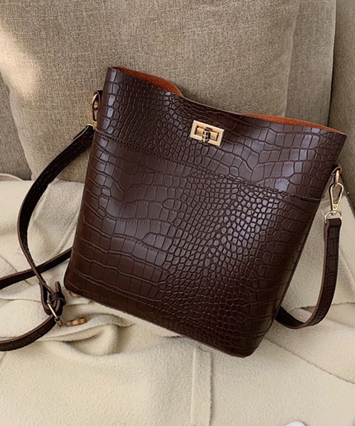 JUNOAH（ジュノア）の「ポーチ付き型押しショルダーバッグ（ショルダーバッグ・レディース・ブラック/ダークブラウン/ブラウン/グリーン/ライトブラウン・FREE）」の11枚目の写真