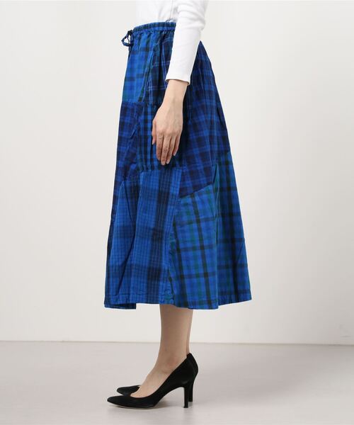 TIGRE BROCANTE（ティグルブロカンテ）の「TIGRE BROCANTE/ティグルブロカンテ　マドラスチェック　MixフレアランダムパッチワークSK（スカート・レディース・ロイヤルブルー・FREE）」の3枚目の写真