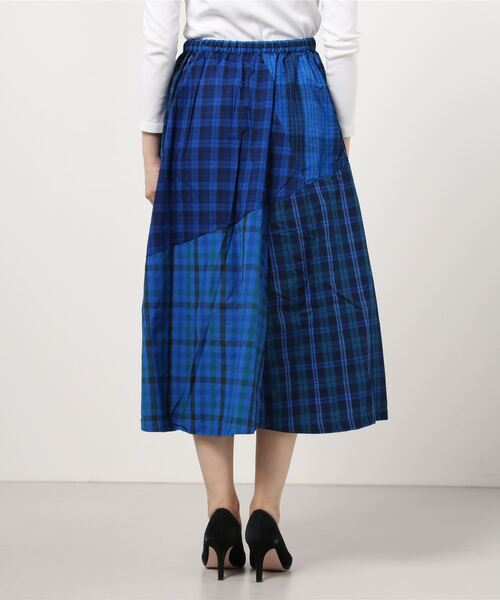 TIGRE BROCANTE（ティグルブロカンテ）の「TIGRE BROCANTE/ティグルブロカンテ　マドラスチェック　MixフレアランダムパッチワークSK（スカート・レディース・ロイヤルブルー・FREE）」の2枚目の写真