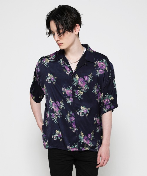 VANQUISH(ヴァンキッシュ)の「PLANTS APLENTY BOX WIDE SHIRT ~JAPAN MADE~ *(シャツ/ブラウス・メンズ・ホワイト/ネイビー/サックスブルー・MEDIUM/LARGE)」の1枚目の写真
