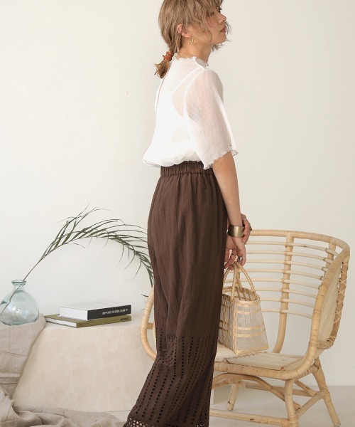 Bab（バブ）の「【WEB限定】キャミソール付シアーメロウ半袖トップス（Tシャツ/カットソー・レディース・ベージュ/オフホワイト/サックスブルー/ピンク・38）」の6枚目の写真