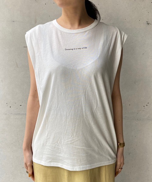 CAPRICIEUX LE'MAGE（カプリシューレマージュ）の「フロントロゴTシャツ（Tシャツ/カットソー・レディース・ホワイト/ブラック/グレイッシュベージュ・FREE）」の4枚目の写真