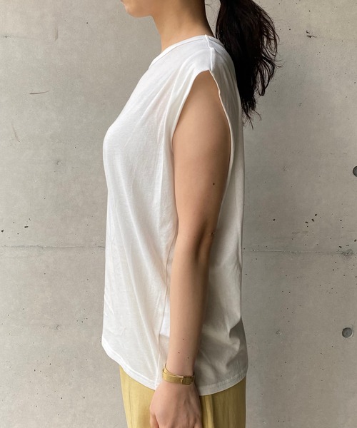 CAPRICIEUX LE'MAGE（カプリシューレマージュ）の「フロントロゴTシャツ（Tシャツ/カットソー・レディース・ホワイト/ブラック/グレイッシュベージュ・FREE）」の5枚目の写真