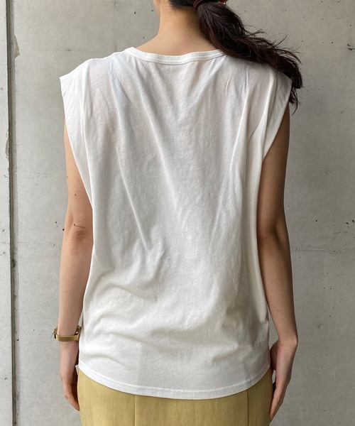 CAPRICIEUX LE'MAGE（カプリシューレマージュ）の「フロントロゴTシャツ（Tシャツ/カットソー・レディース・ホワイト/ブラック/グレイッシュベージュ・FREE）」の6枚目の写真