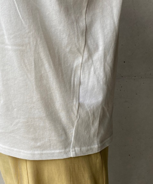 CAPRICIEUX LE'MAGE（カプリシューレマージュ）の「フロントロゴTシャツ（Tシャツ/カットソー・レディース・ホワイト/ブラック/グレイッシュベージュ・FREE）」の9枚目の写真